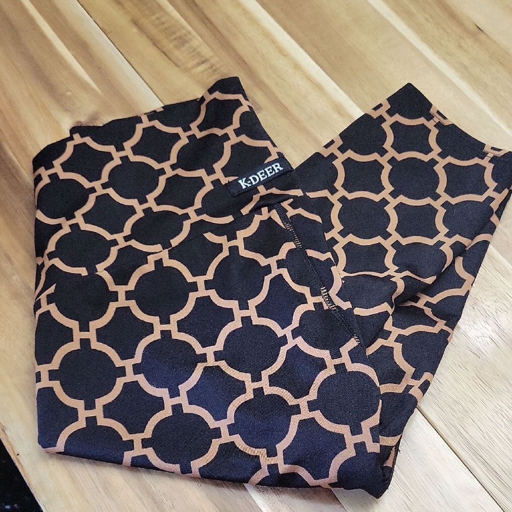 K-DEER Women's Geometric Black and Brown Cropped Leggings